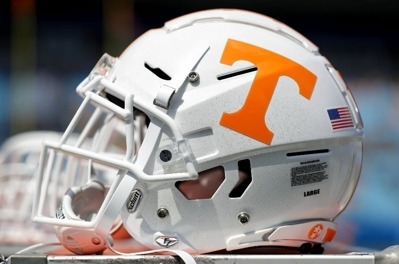 Oklahoma at Tennessee Preview & Picks – Vols To Down Sooners In Big College Football Clash