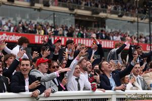 MELBOURNE, AUSTRALIA - OCTOBER 25: Spectators singa along to Daryl Braithwaite as he performs during Cox Plate Day at Moonee Valley Racecourse on October 25, 2025 in Melbourne, Australia. (Photo by Robert Cianflone/Getty Images)