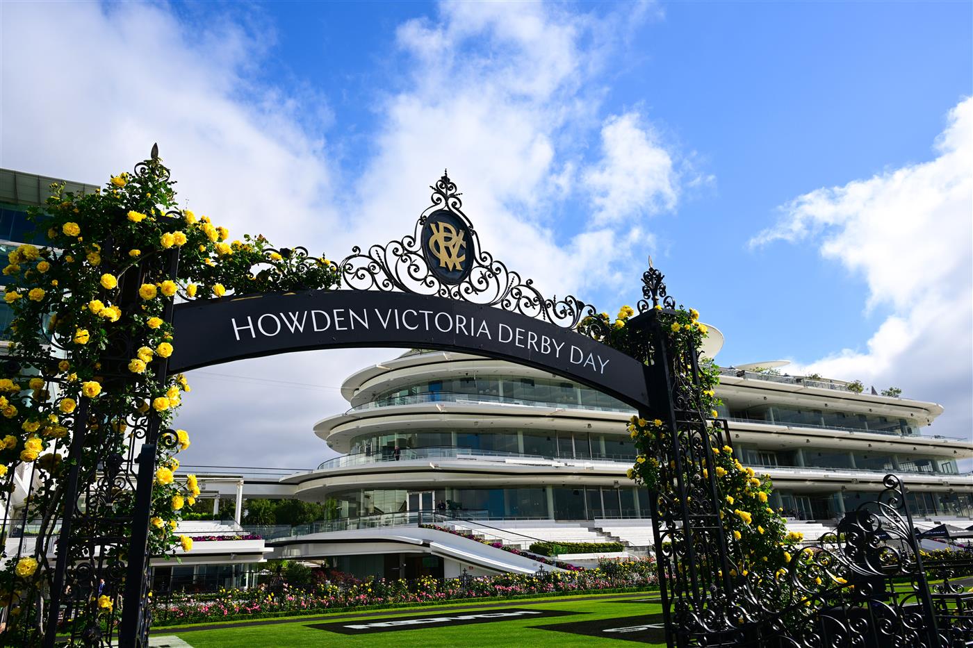 MELBOURNE, AUSTRALIA - NOVEMBER 01: General view of archway during 2025 Derby Day at Flemington Racecourse on November 01, 2025 in Melbourne, Australia. (Photo by Vince Caligiuri/Getty Images)