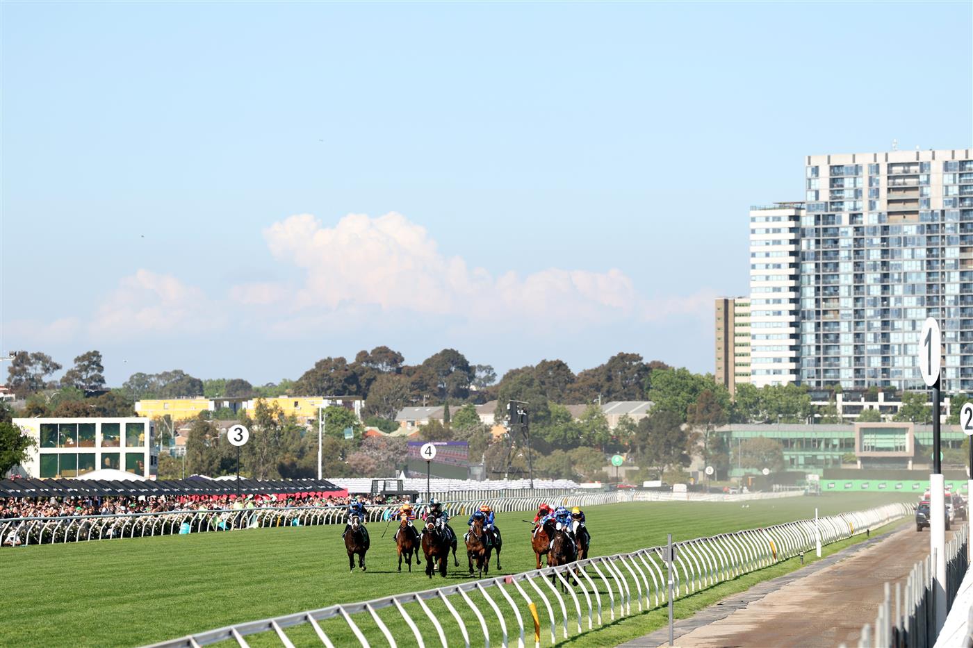 MELBOURNE, AUSTRALIA - NOVEMBER 01: A general view during the Tab Empire Rose Stakes during Melbourne Racing at Flemington Racecourse on November 01, 2025 in Melbourne, Australia. (Photo by Robert Cianflone/Getty Images)