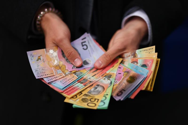 MELBOURNE, AUSTRALIA - NOVEMBER 04: A detail of money being held by a bookie is seen during Melbourne Cup Day at Flemington Racecourse on November 04, 2025 in Melbourne, Australia. (Photo by Daniel Pockett/Getty Images)