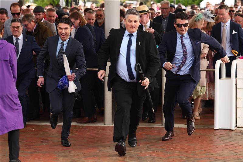MELBOURNE, AUSTRALIA - NOVEMBER 04: Racegoers arrive during Melbourne Cup Day at Flemington Racecourse on November 04, 2025 in Melbourne, Australia. (Photo by Daniel Pockett/Getty Images)