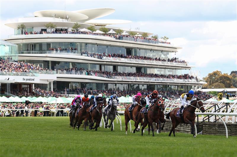 MELBOURNE, AUSTRALIA - NOVEMBER 04: The field run around the first bend in Race 5, the Australian Heritage Cup during Melbourne Cup Day at Flemington Racecourse on November 04, 2025 in Melbourne, Australia. (Photo by Daniel Pockett/Getty Images)