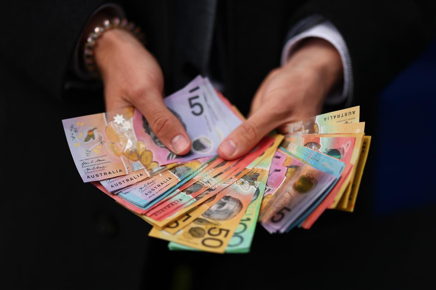 MELBOURNE, AUSTRALIA - NOVEMBER 04: A detail of money being held by a bookie is seen during Melbourne Cup Day at Flemington Racecourse on November 04, 2025 in Melbourne, Australia. (Photo by Daniel Pockett/Getty Images)