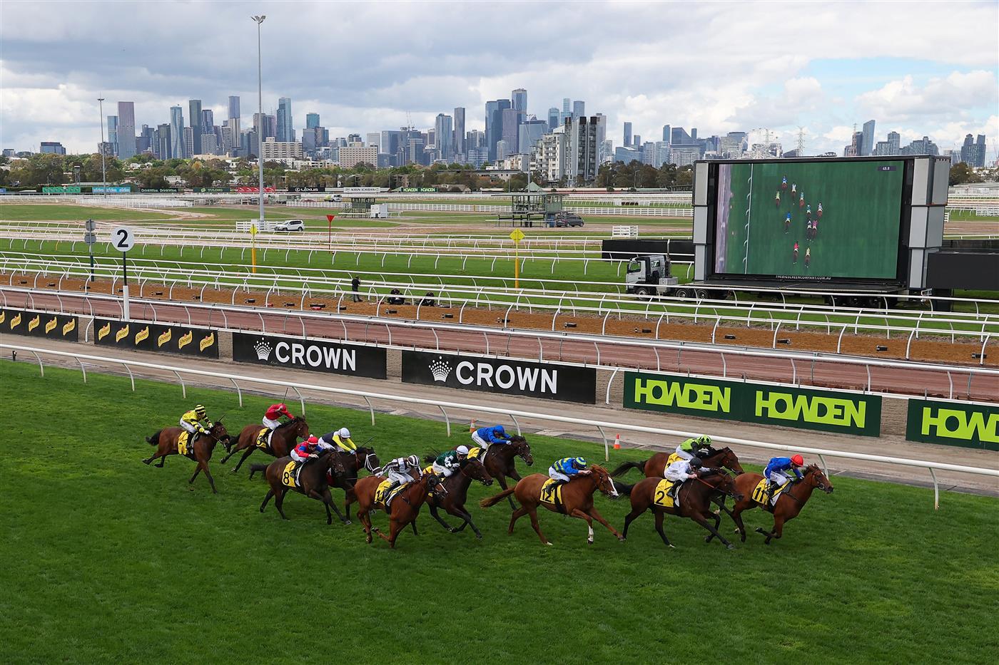 MELBOURNE, AUSTRALIA - NOVEMBER 04: A general view of race four The Schweppervescence Plate during Melbourne Cup Day at Flemington Racecourse on November 04, 2025 in Melbourne, Australia. (Photo by Daniel Pockett/Getty Images)