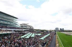 MELBOURNE, AUSTRALIA - NOVEMBER 04: A general view of race four The Schweppervescence Plate during Melbourne Cup Day at Flemington Racecourse on November 04, 2025 in Melbourne, Australia. (Photo by Morgan Hancock/Getty Images)