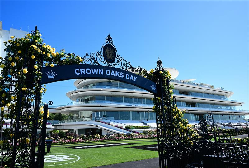 MELBOURNE, AUSTRALIA - NOVEMBER 06: General view during Oaks Day at Flemington Racecourse on November 06, 2025 in Melbourne, Australia. (Photo by Vince Caligiuri/Getty Images)