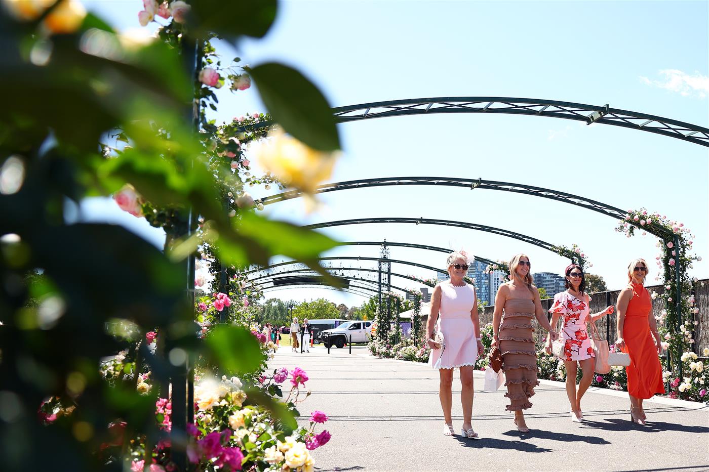 MELBOURNE, AUSTRALIA - NOVEMBER 06: Racegoers arrive ahead of Melbourne Racing at Flemington Racecourse on November 06, 2025 in Melbourne, Australia. (Photo by Morgan Hancock/Getty Images)