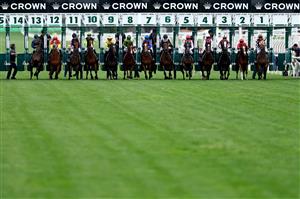 MELBOURNE, AUSTRALIA - NOVEMBER 06: The field come out of the barriers for race eight the Crown Oaks during Oaks Day at Flemington Racecourse on November 06, 2025 in Melbourne, Australia. (Photo by Josh Chadwick/Getty Images)