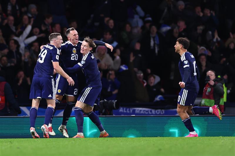 Lawrence Shankland celebrates after putting Scotland 2-1 up (Getty Images)
