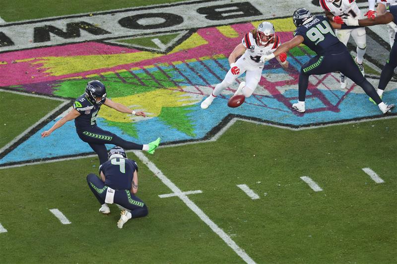 SANTA CLARA, CALIFORNIA - FEBRUARY 08: Jason Myers #5 of the Seattle Seahawks kicks a field goal against the New England Patriots during the second quarter in Super Bowl LX at Levi