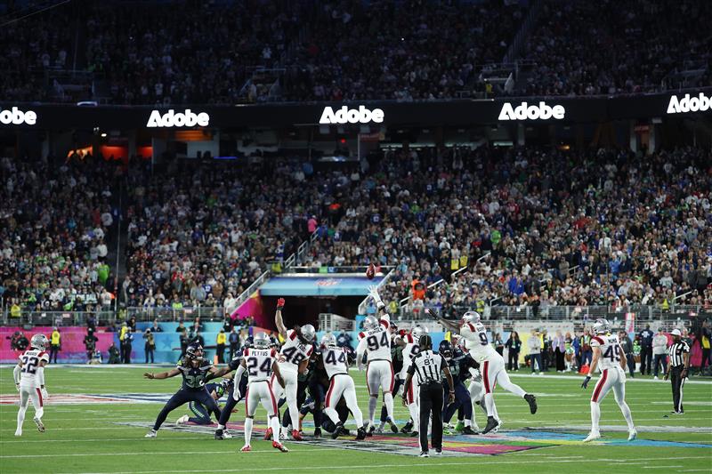 SANTA CLARA, CALIFORNIA - FEBRUARY 08: Jason Myers #5 of the Seattle Seahawks kicks his fourth field goal of the game during the third quarter of Super Bowl LX against the New England Patriots at Levi