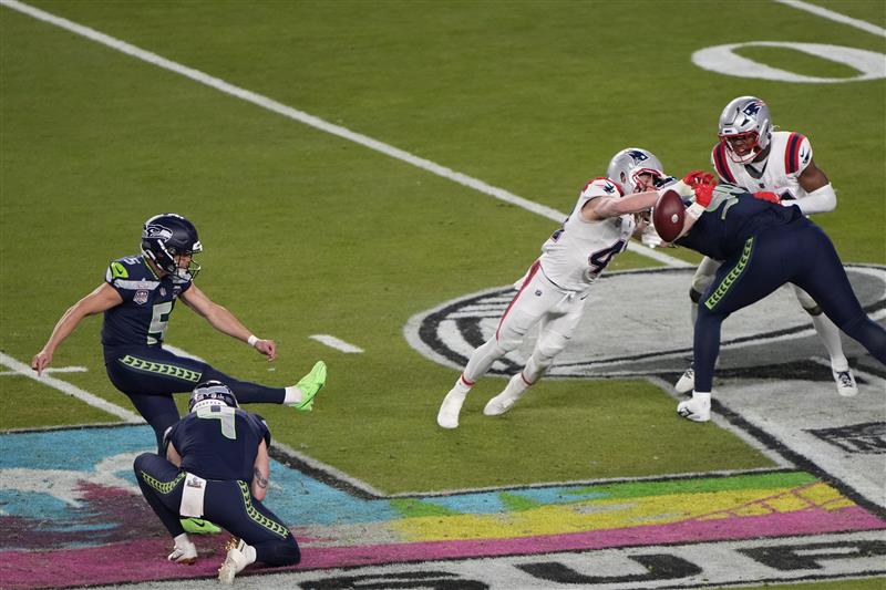 SANTA CLARA, CALIFORNIA - FEBRUARY 08: Jason Myers #5 of the Seattle Seahawks kicks his fourth field goal of the game against the New England Patriots during the third quarter in Super Bowl LX at Levi