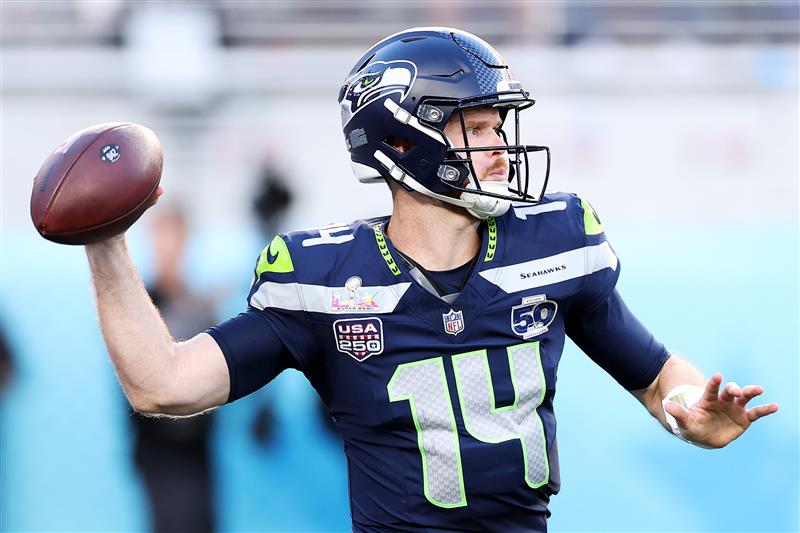 SANTA CLARA, CALIFORNIA - FEBRUARY 08: Sam Darnold #14 of the Seattle Seahawks passes against the New England Patriots during the first quarter  Super Bowl LX at Levi