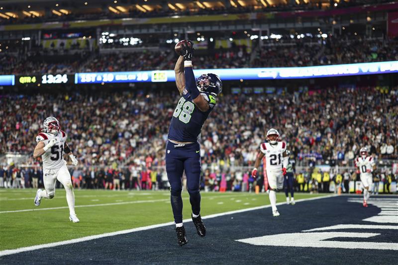 SANTA CLARA, CALIFORNIA - FEBRUARY 8: AJ Barner #88 of the Seattle Seahawks catches the ball for a touchdown during the fourth quarter of the NFL Super Bowl LX football game against the New England Patriots, at Levi