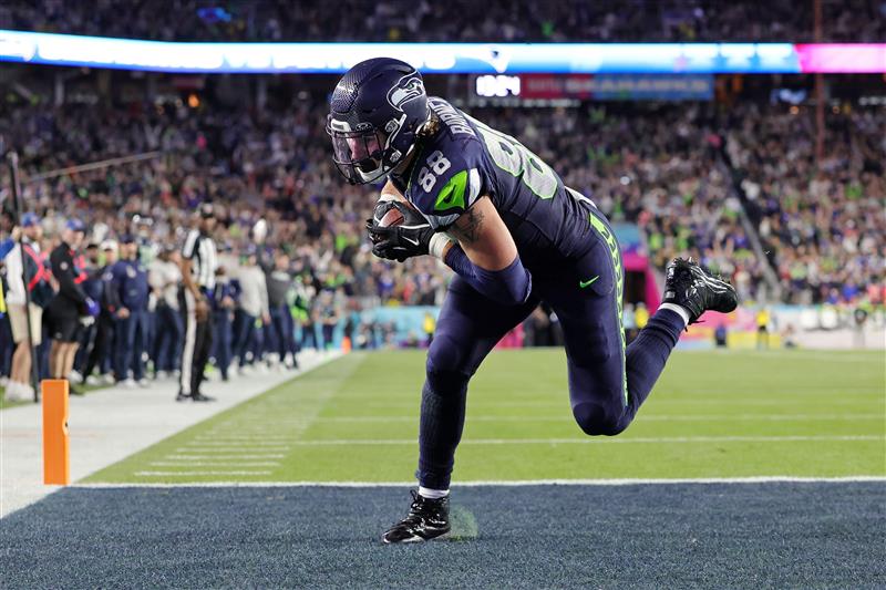 SANTA CLARA, CALIFORNIA - FEBRUARY 08: AJ Barner #88 of the Seattle Seahawks scores a touchdown against the New England Patriots during the fourth quarter of Super Bowl LX at Levi