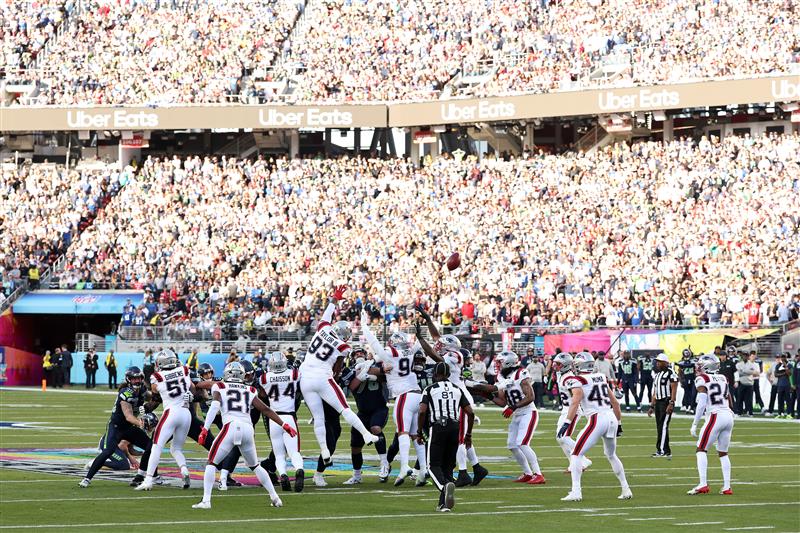 SANTA CLARA, CALIFORNIA - FEBRUARY 08: Jason Myers #5 of the Seattle Seahawks makes a field goal during the first quarter of Super Bowl LX against the New England Patriots at Levi