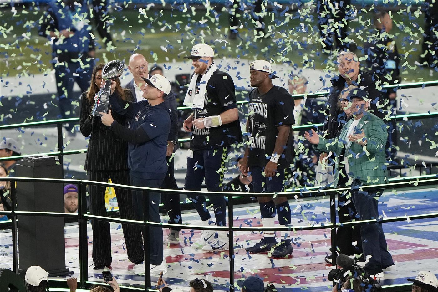 SANTA CLARA, CALIFORNIA - FEBRUARY 08: Head coach Mike MacDonald of the Seattle Seahawks hoists the Vince Lombardi Trophy after defeating the New England Patriots 29-13 to win  Super Bowl LX at Levi