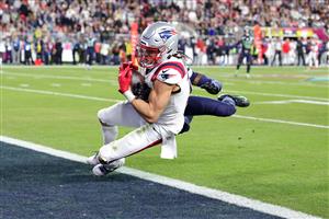 SANTA CLARA, CALIFORNIA - FEBRUARY 08: Mack Hollins #13 of the New England Patriots catches a touchdown reception against Riq Woolen #27 of the Seattle Seahawks during the fourth quarter in Super Bowl LX at Levi