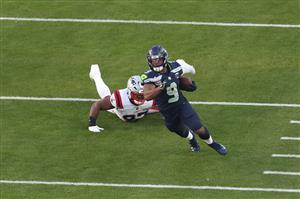 SANTA CLARA, CALIFORNIA - FEBRUARY 08: Kenneth Walker III #9 of the Seattle Seahawks breaks a tackle against Milton Williams #97 of the New England Patriots during the second quarter in  Super Bowl LX at Levi