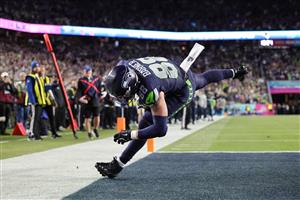 SANTA CLARA, CALIFORNIA - FEBRUARY 08: AJ Barner #88 of the Seattle Seahawks scores a touchdown against the New England Patriots during the fourth quarter of Super Bowl LX at Levi