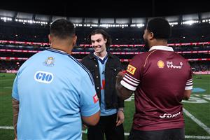 Josh Giddey (C), Australian basketball player, speaks with Atonio Mafi (L) and Jonah Laulu (R) of the Las Vegas Raiders ahead of Game 2 of the 2026 State of Origin series between the New South Wales Blues and Queensland Maroons at the Melbourne Cricket Ground on June 17, 2026 in Melbourne, Australia. (Getty)