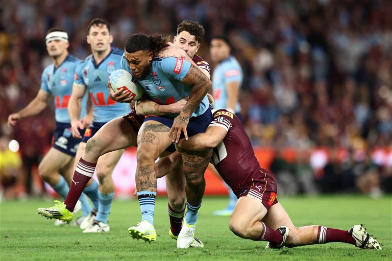 Fonua-Blake powers into contact (Getty)