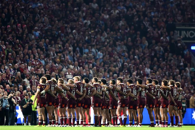 Queensland line up before kick-off (Getty)