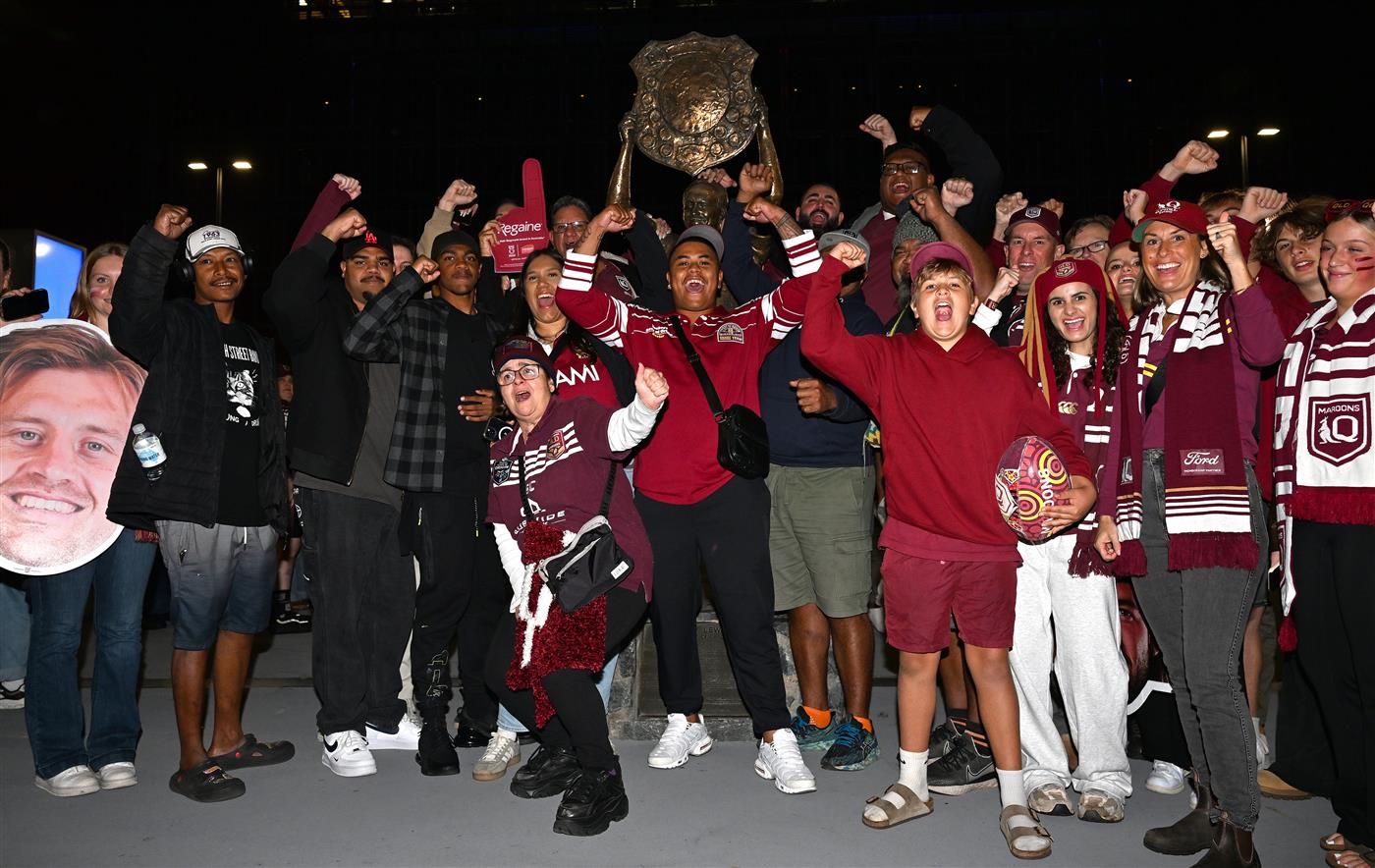 Fans gather ahead of the State of Origin decider (Getty)