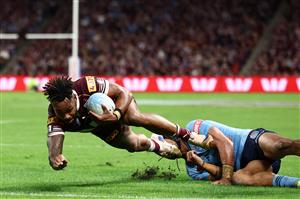 Tabuai-Fidow dives over for Queensland (Getty)
