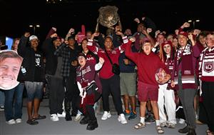 Fans gather ahead of the State of Origin decider (Getty)