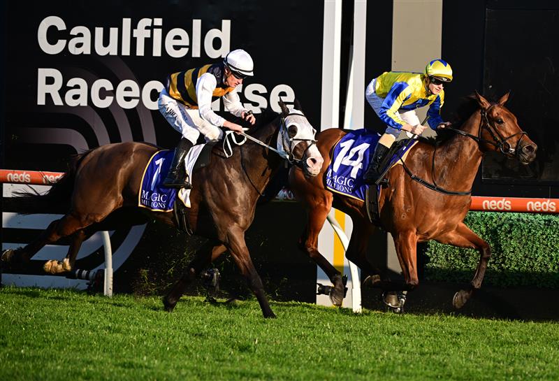 MELBOURNE, AUSTRALIA - AUGUST 27: Ethan Brown riding Snapdancer defeats Mark Zahra riding I'm Thunderstruck in the 2022 Memsie Stakes. (Getty)