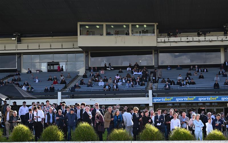 MELBOURNE, AUSTRALIA - SEPTEMBER 05: General view of crowds during Melbourne Racing at Sandown Racecourse on September 05, 2026 in Melbourne, Australia. (Photo by Vince Caligiuri/Getty Images)