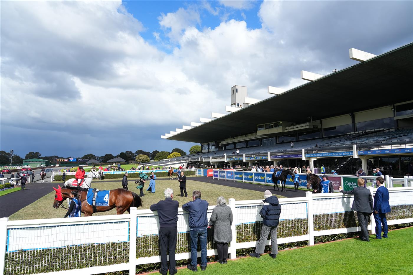 MELBOURNE, AUSTRALIA - SEPTEMBER 05: General view during Melbourne Racing at Sandown Racecourse on September 05, 2026 in Melbourne, Australia. (Photo by Vince Caligiuri/Getty Images)