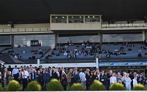 MELBOURNE, AUSTRALIA - SEPTEMBER 05: General view of crowds during Melbourne Racing at Sandown Racecourse on September 05, 2026 in Melbourne, Australia. (Photo by Vince Caligiuri/Getty Images)