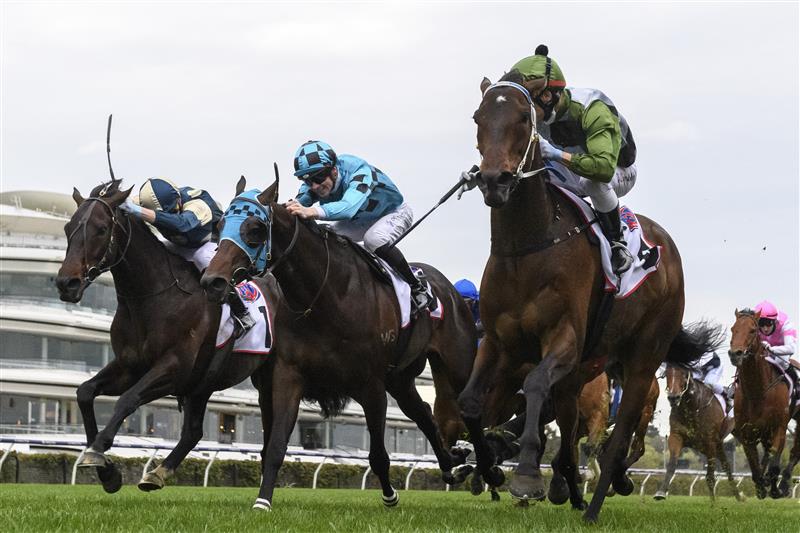 MELBOURNE, AUSTRALIA - SEPTEMBER 11: Brett Prebble riding Incentivise defeats Jye McNeil riding Mo'unga in the 2021 Makybe Diva Stakes. (Getty)