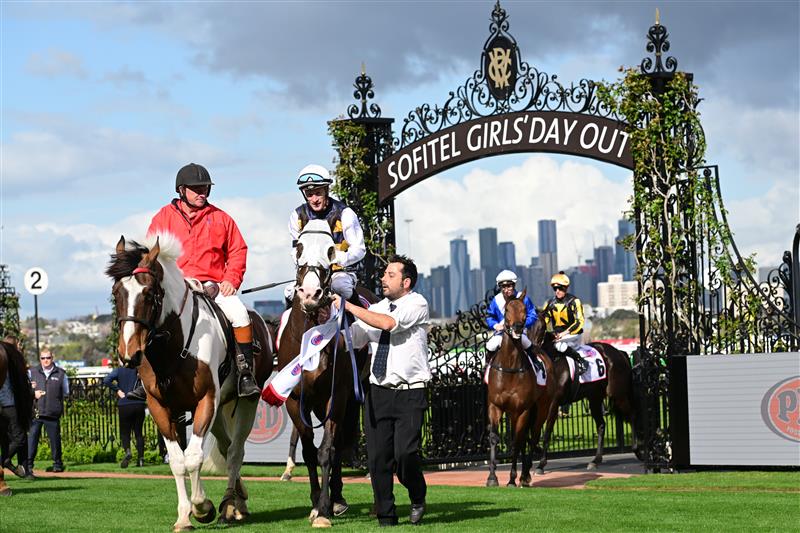 MELBOURNE, AUSTRALIA - SEPTEMBER 10: Mark Zahra riding I'm Thunderstruck wins the 2023 Makybe Diva Stakes. (Getty)
