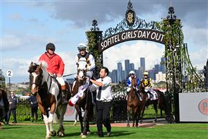 MELBOURNE, AUSTRALIA - SEPTEMBER 10: Mark Zahra riding I'm Thunderstruck wins the 2023 Makybe Diva Stakes. (Getty)