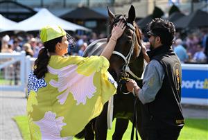 MELBOURNE, AUSTRALIA - SEPTEMBER 19: Trainer Natalie Young poses with Blind Raise after winning race 5, the Sportsbet Caulfield Guineas Prelude during Melbourne Racing at Caulfield Racecourse on September 19, 2026 in Melbourne, Australia. (Photo by Vince Caligiuri/Getty Images)