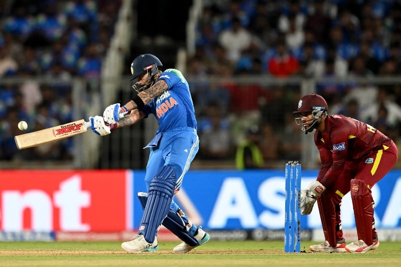 India's Virat Kohli (L) (Getty Images)