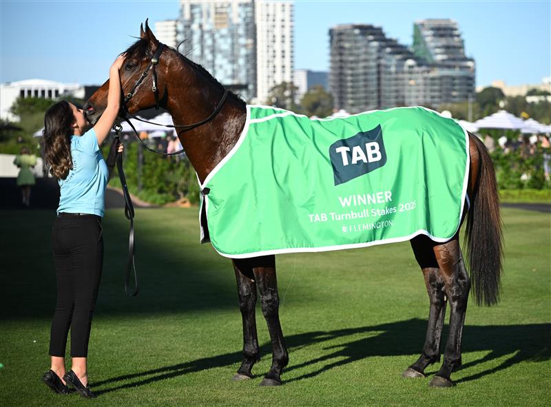 MELBOURNE, AUSTRALIA - OCTOBER 04: Strapper Mia Smith kisses Sir Delius after winning Race 8, the Tab Turnbull Stakes during Melbourne Racing at Flemington Racecourse on October 04, 2025 in Melbourne, Australia. (Photo by Vince Caligiuri/Getty Images)