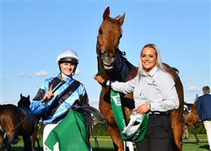 MELBOURNE, AUSTRALIA - OCTOBER 01: Ethan Brown after riding Smokin' Romans to victory in the 2022 Turnbull Stakes. (Getty)