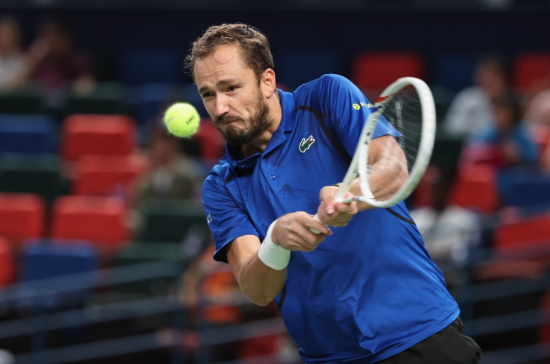 Three-Set Battle