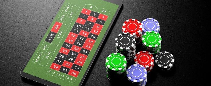 Mobile roulette game with chips on the side