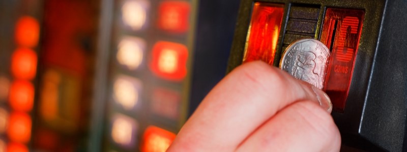 Slots player placing minimum deposit bet Slots player placing minimum deposit bet