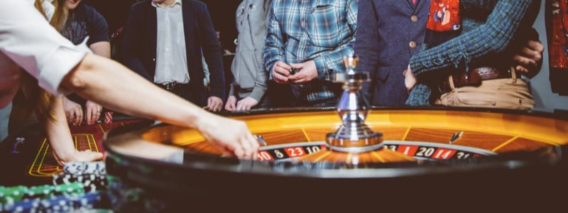 friends learning the rules of roulette