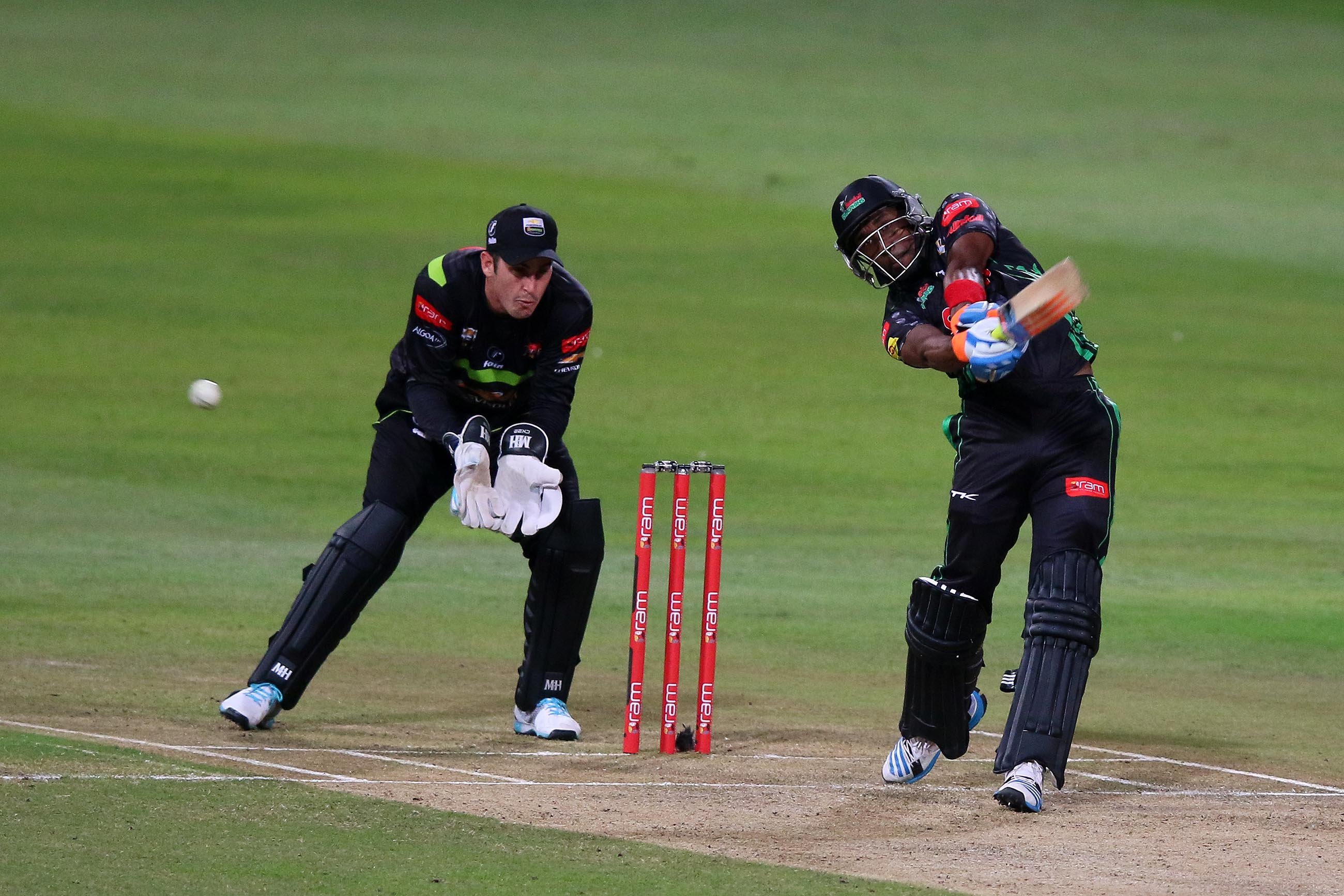 Dolphins vs Warriors Betting Tips – Grant Roelofsen and Keshav Maharaj