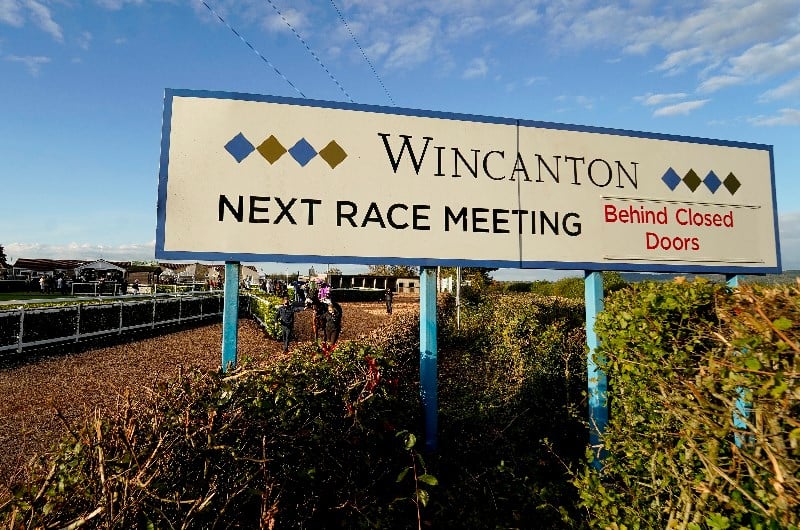 wincanton racecourse sign