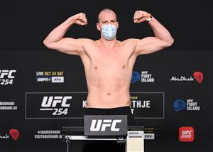 ABU DHABI, UNITED ARAB EMIRATES - OCTOBER 23: In this handout image provided by UFC, Stefan Struve of the Netherlands poses on the scale during the UFC 254 weigh-in on October 23, 2020 on UFC Fight Island, Abu Dhabi, United Arab Emirates. (Photo by Josh Hedges/Zuffa LLC via Getty Images)