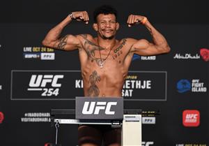 ABU DHABI, UNITED ARAB EMIRATES - OCTOBER 23: In this handout image provided by UFC, Alex Oliveira of Brazil poses on the scale during the UFC 254 weigh-in on October 23, 2020 on UFC Fight Island, Abu Dhabi, United Arab Emirates. (Photo by Josh Hedges/Zuffa LLC via Getty Images)